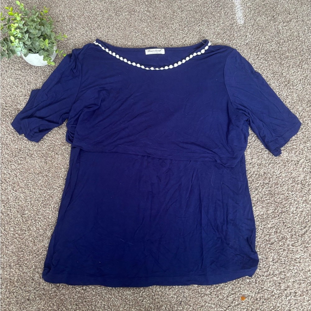 Chic Navy Blue Women's Top with Pearl Accent